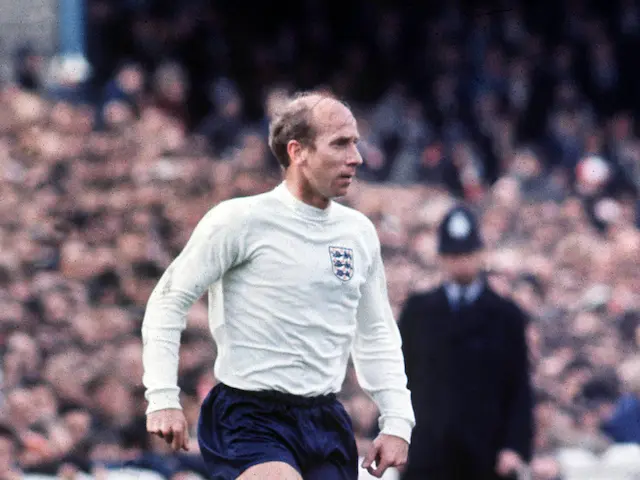 bobby-charlton-famous-english-soccer-player